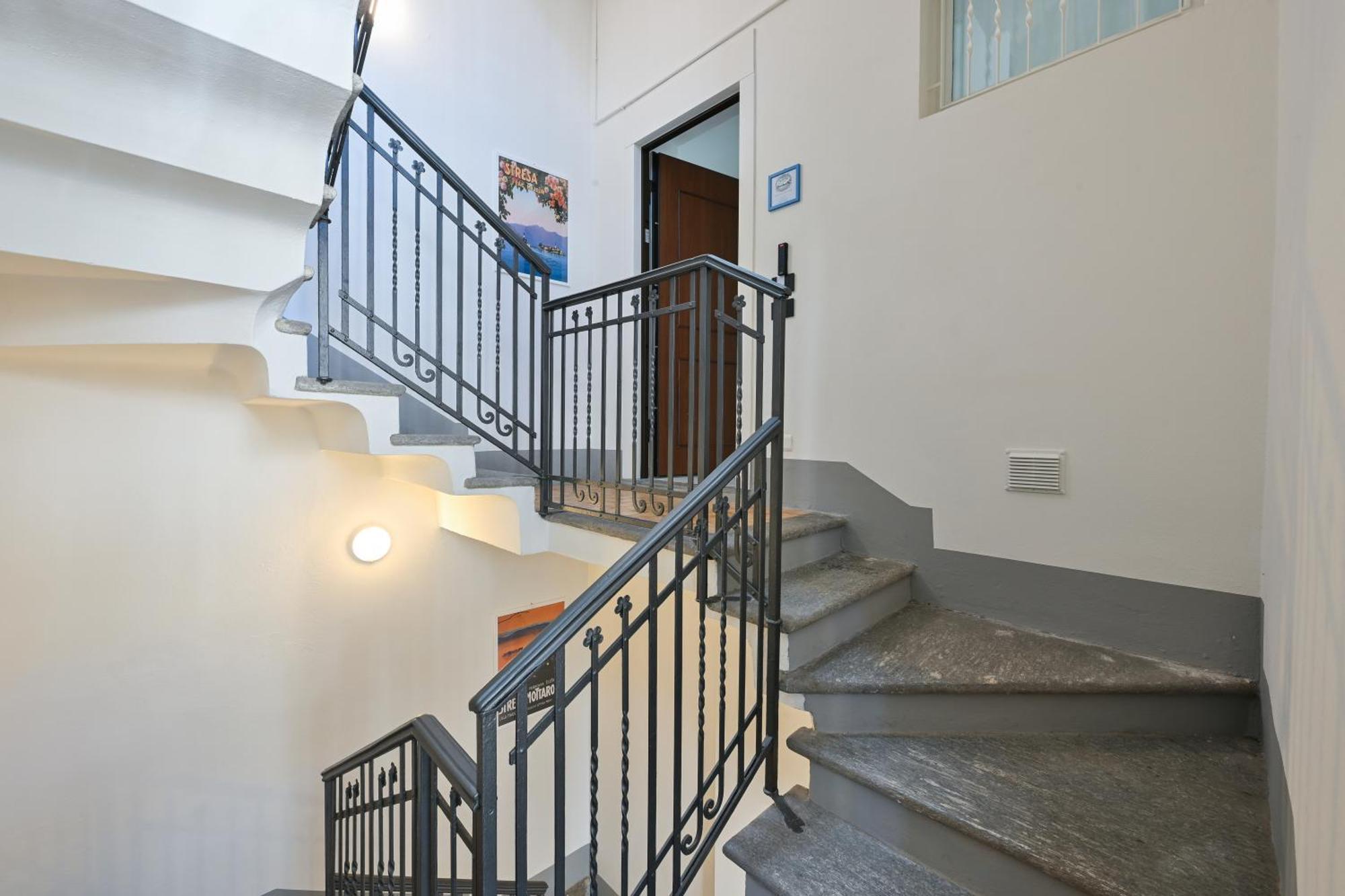 - Isola Madre Apartment *