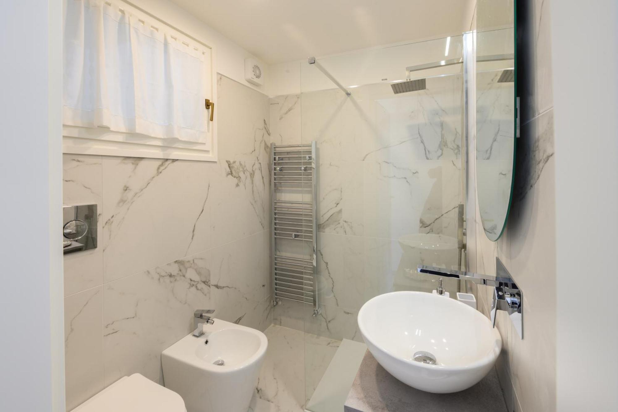 - Isola Madre Apartment