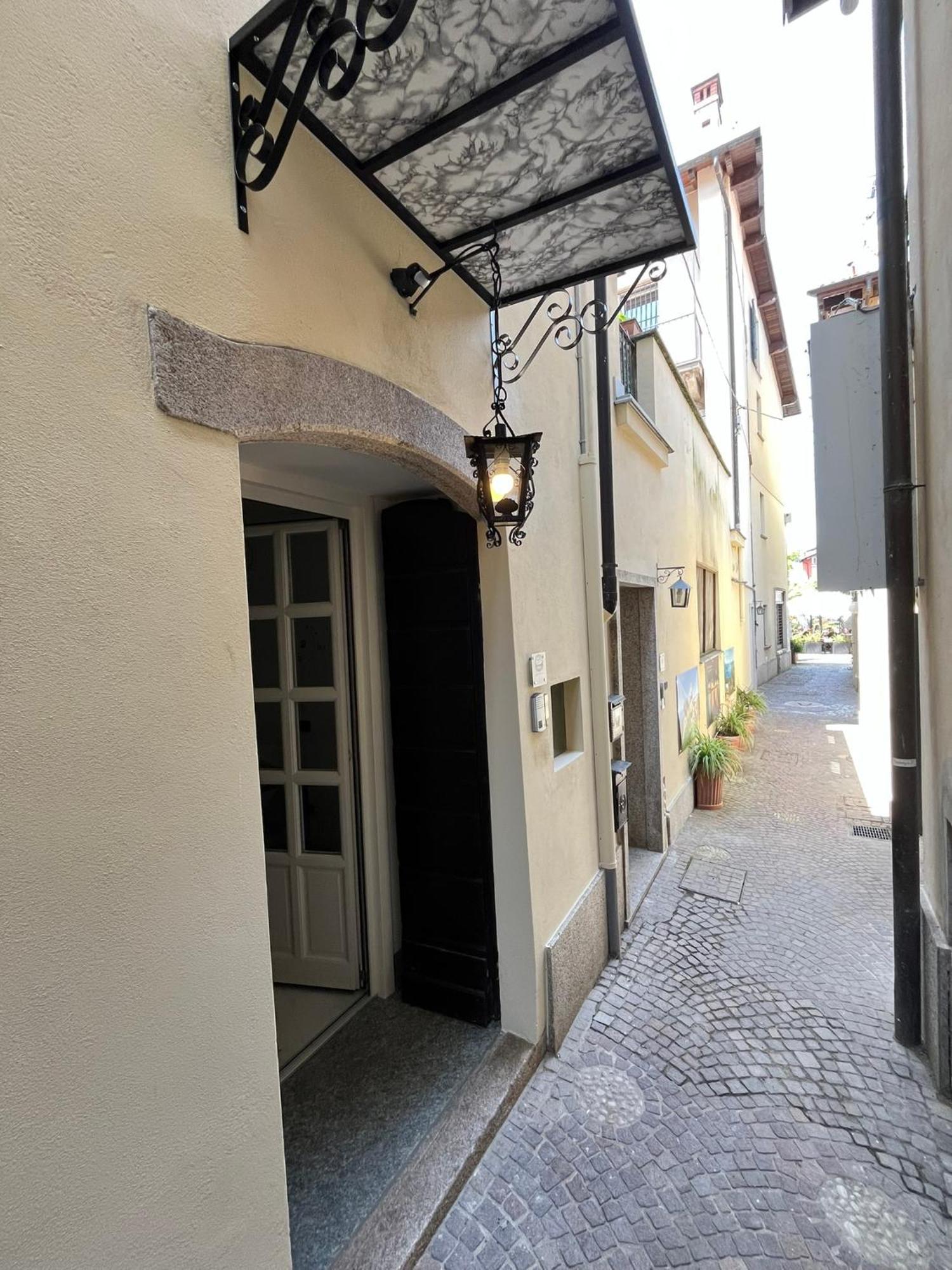 - Isola Madre Apartment